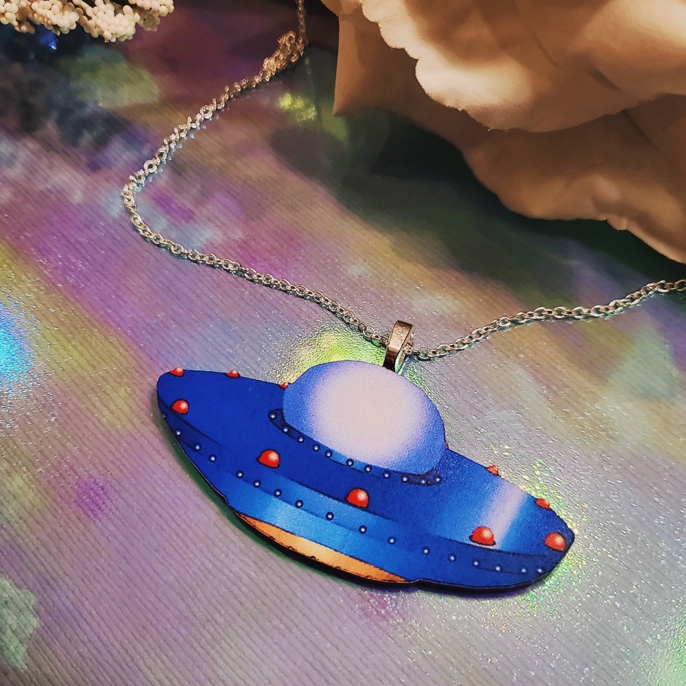 UFO Necklace 👽